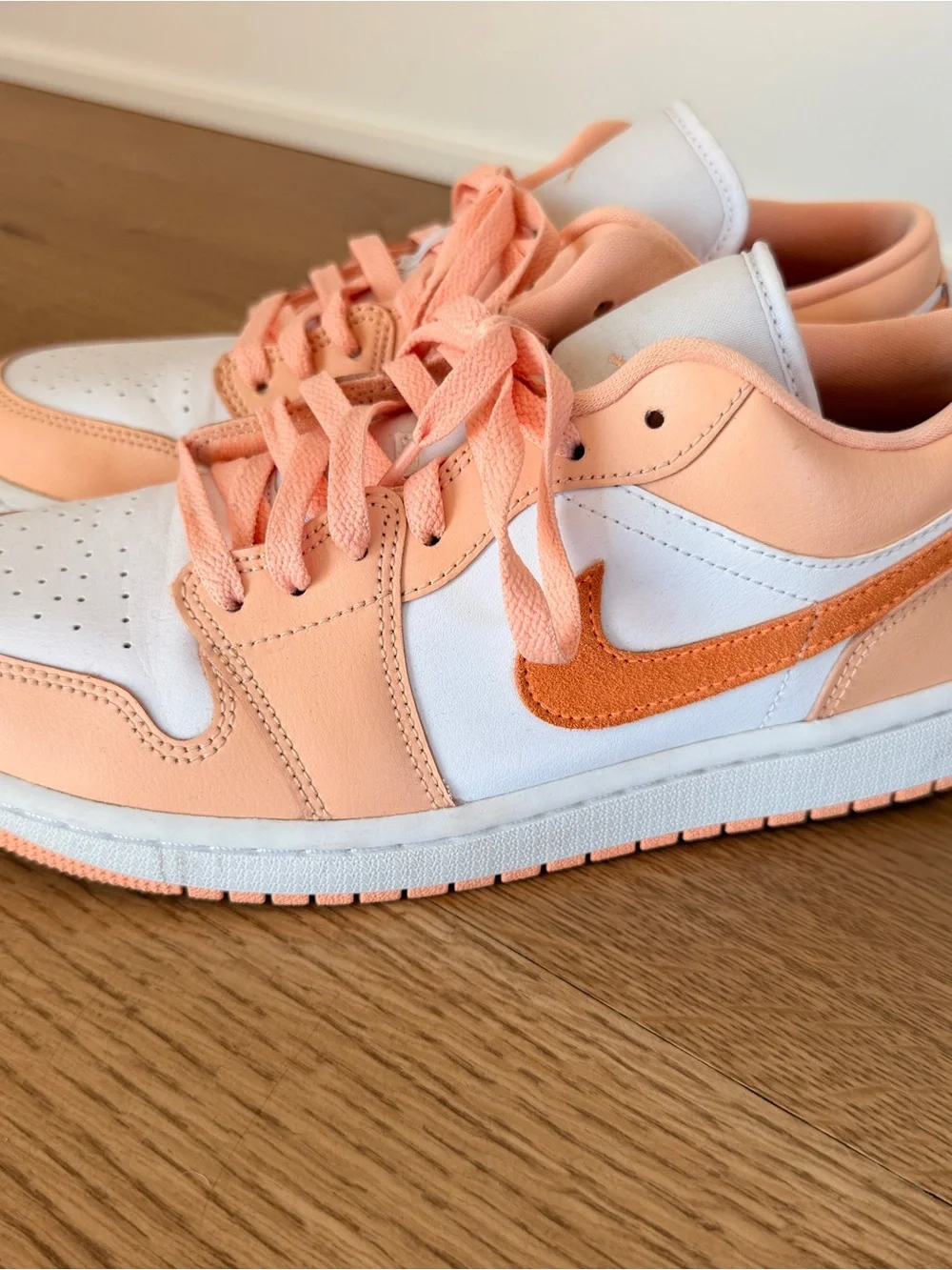 Nike Women’s Low-Top Sneakers - White & Peach